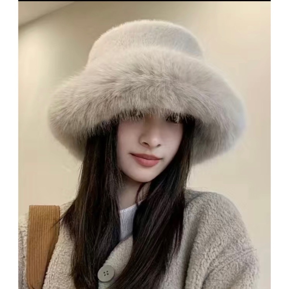 SALE on SALE💗FAUX FUR BUCKET HAT IN  CREAM